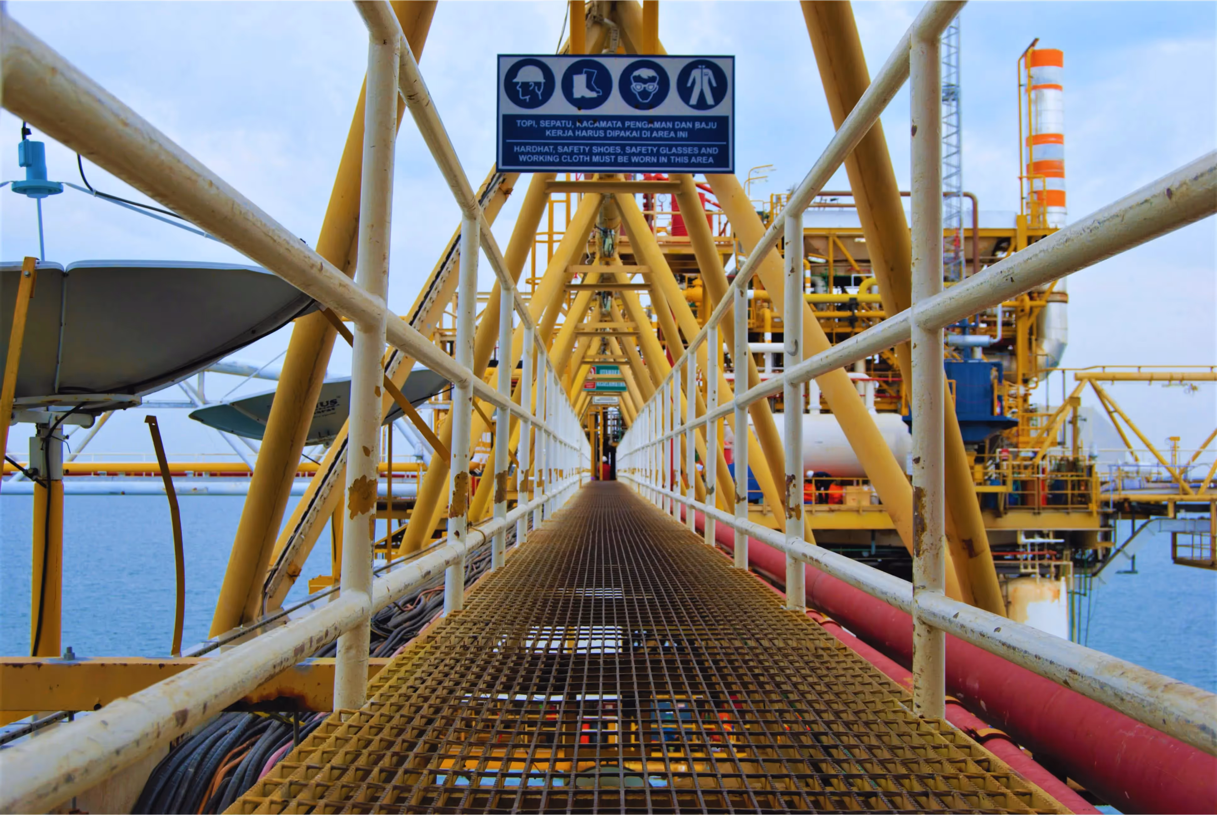 Walkway across an offshore oil and gas platform